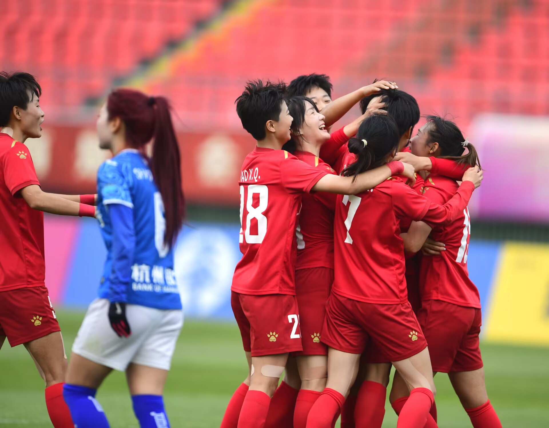 爱游戏登录入口-中国女足险胜强敌，气势如虹(中国女足险胜强敌,气势如虹的原因)