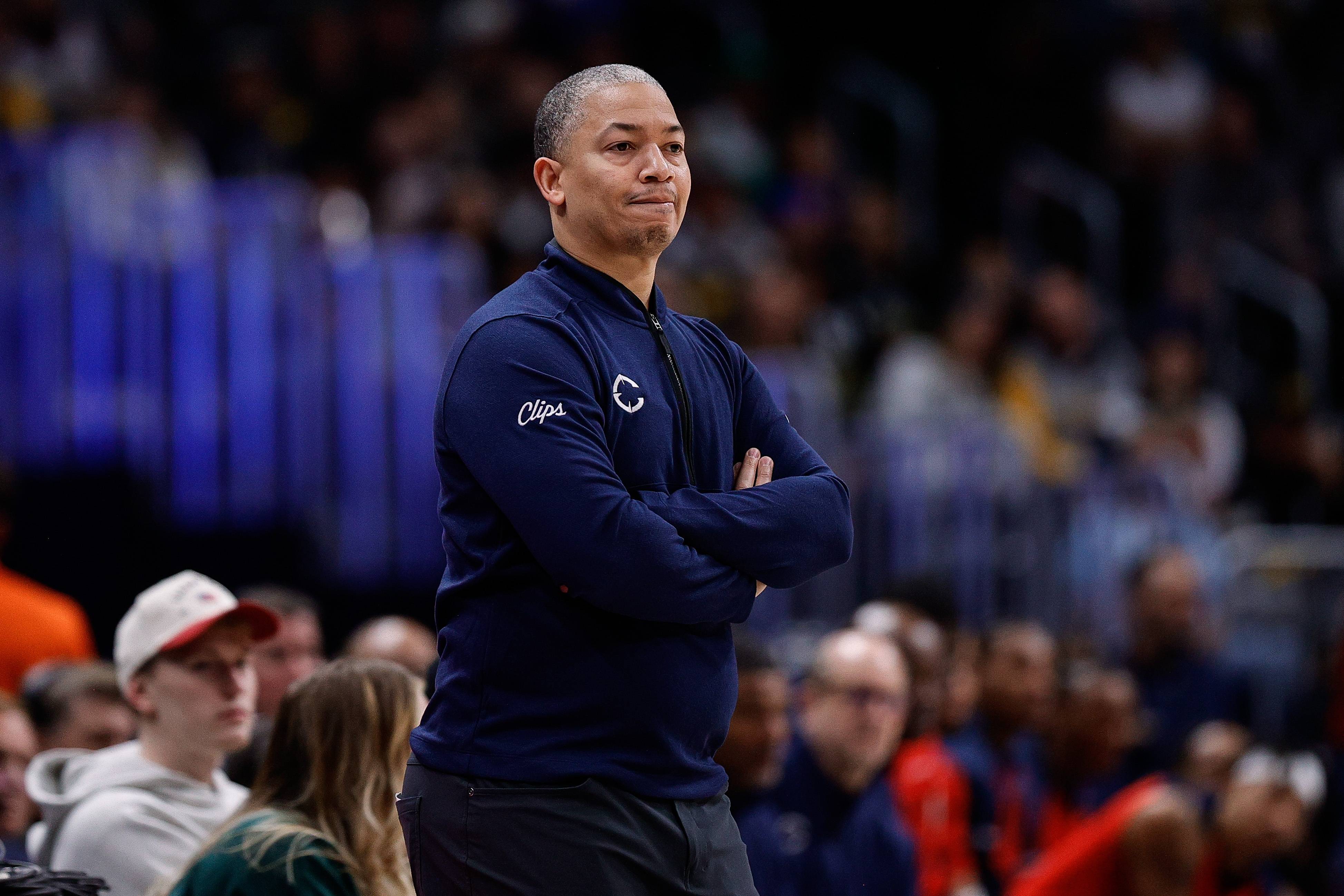 快船客场挑战火箭，争取胜利