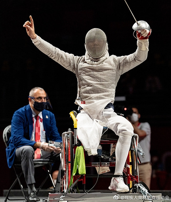 匈牙利击剑选手实现大逆转,斩获胜利 匈牙利击剑选手实现大逆转,斩获胜利