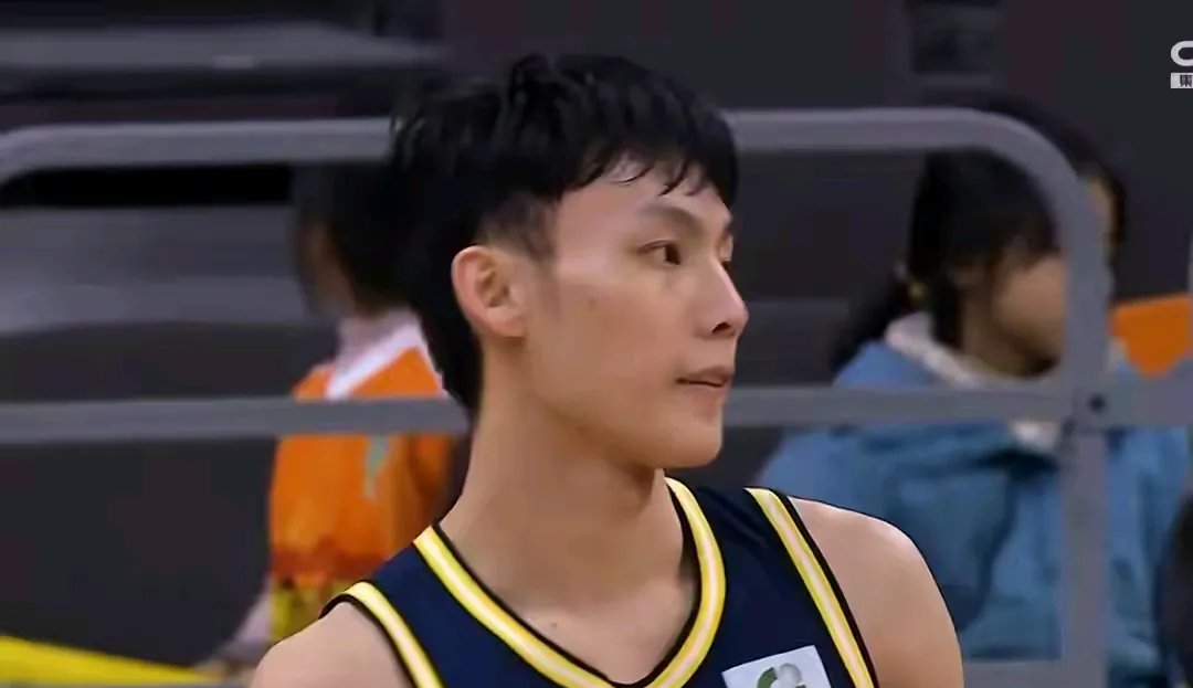 爱游戏体育平台-山西汾酒大胜广东宏远，豪取五连胜