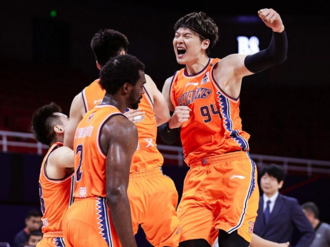 关于上海男篮客场告捷，终结连败的信息