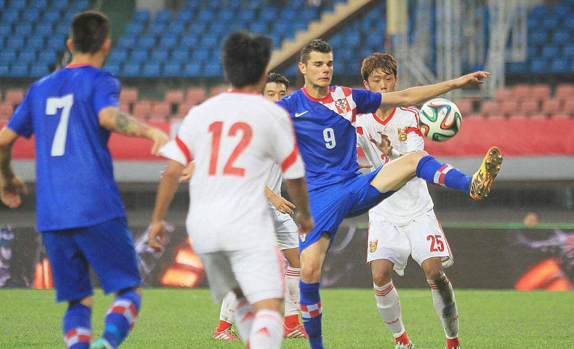 爱游戏官网-无路可退!欧预赛考验球队硬实力