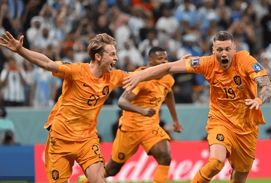 芬兰国家队实现突破，小组出线