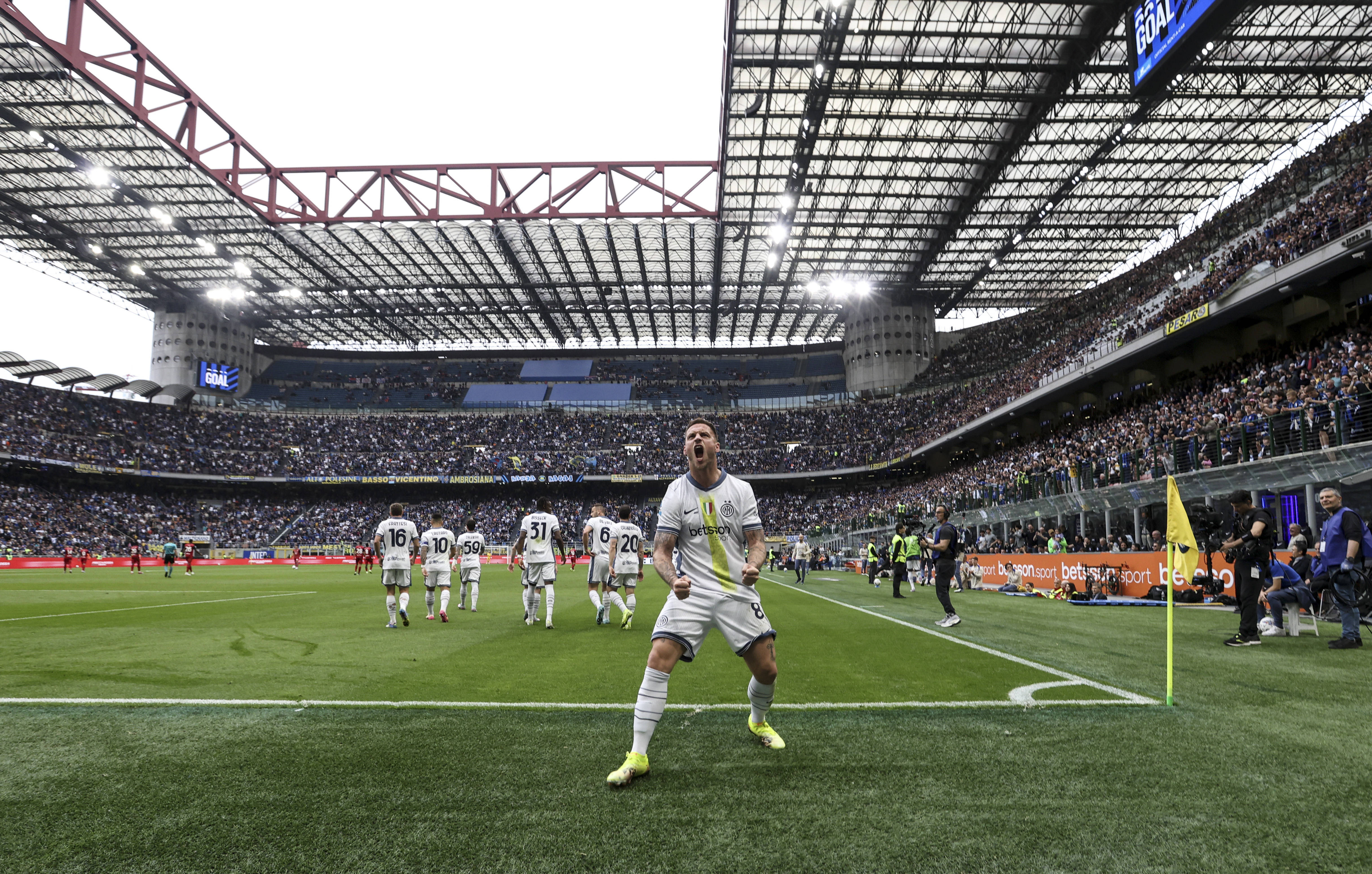 爱游戏体育链接-尤文图斯客场告捷,保住头名位置