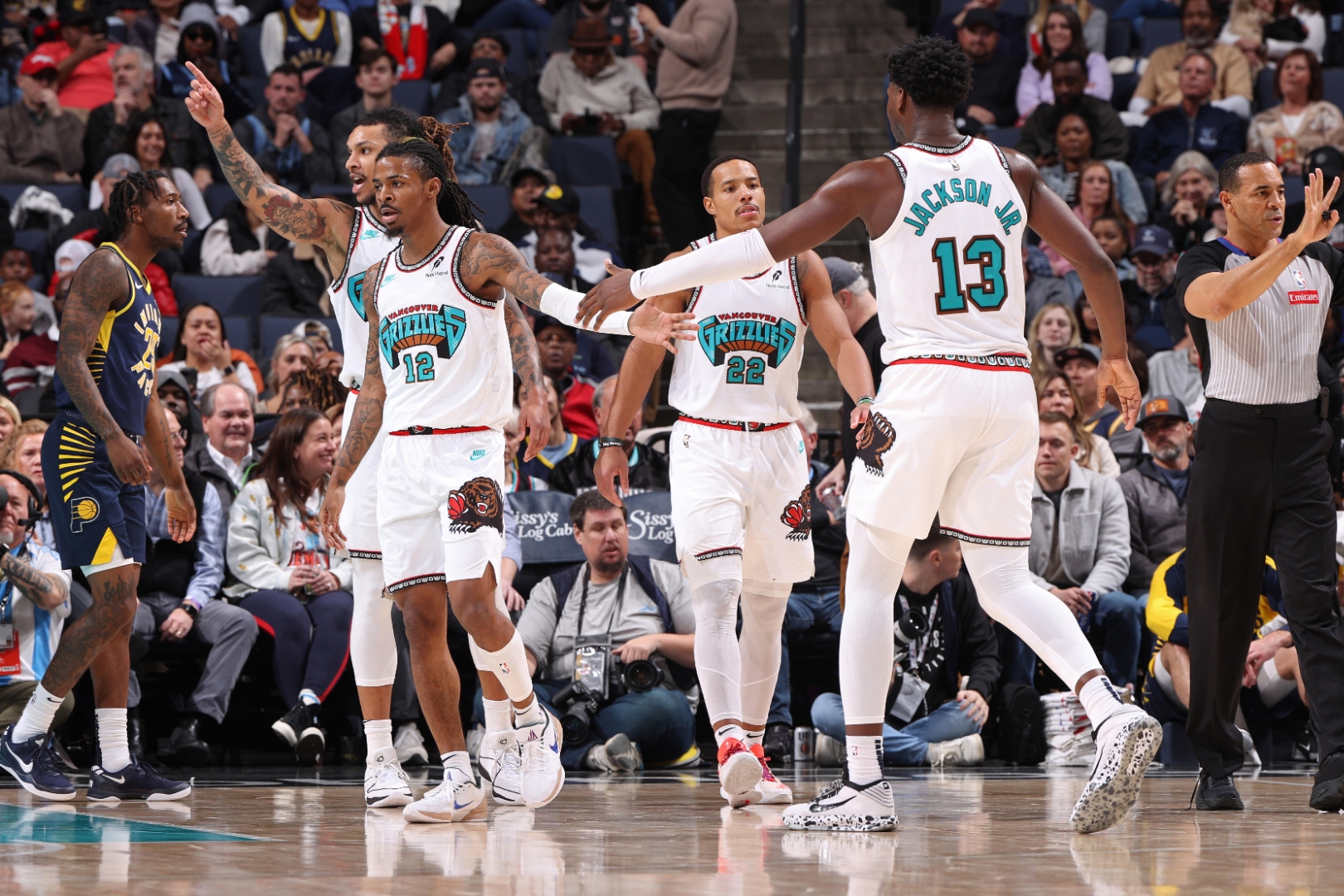 猛龙击败独行侠,取得七连胜 猛龙击败独行侠,取得七连胜