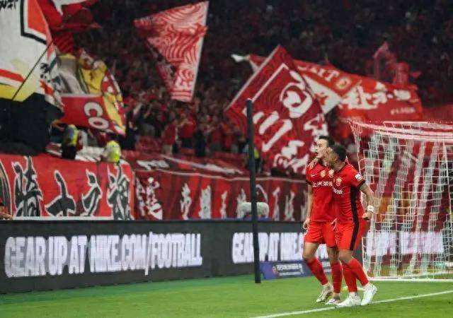 外援球员闪耀全场，为球队取得胜利