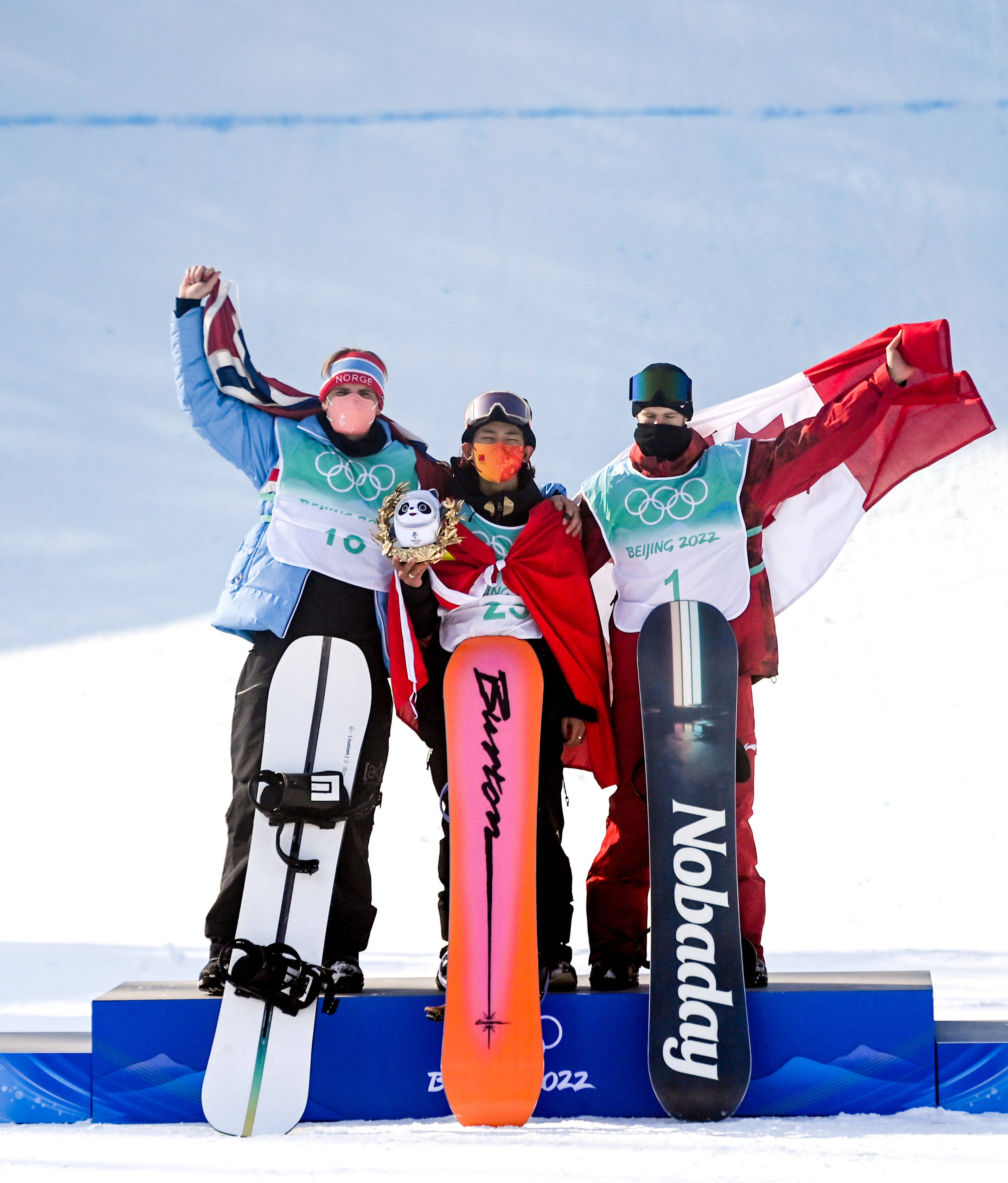 斯洛文尼亚选手在滑雪比赛中夺得冠军