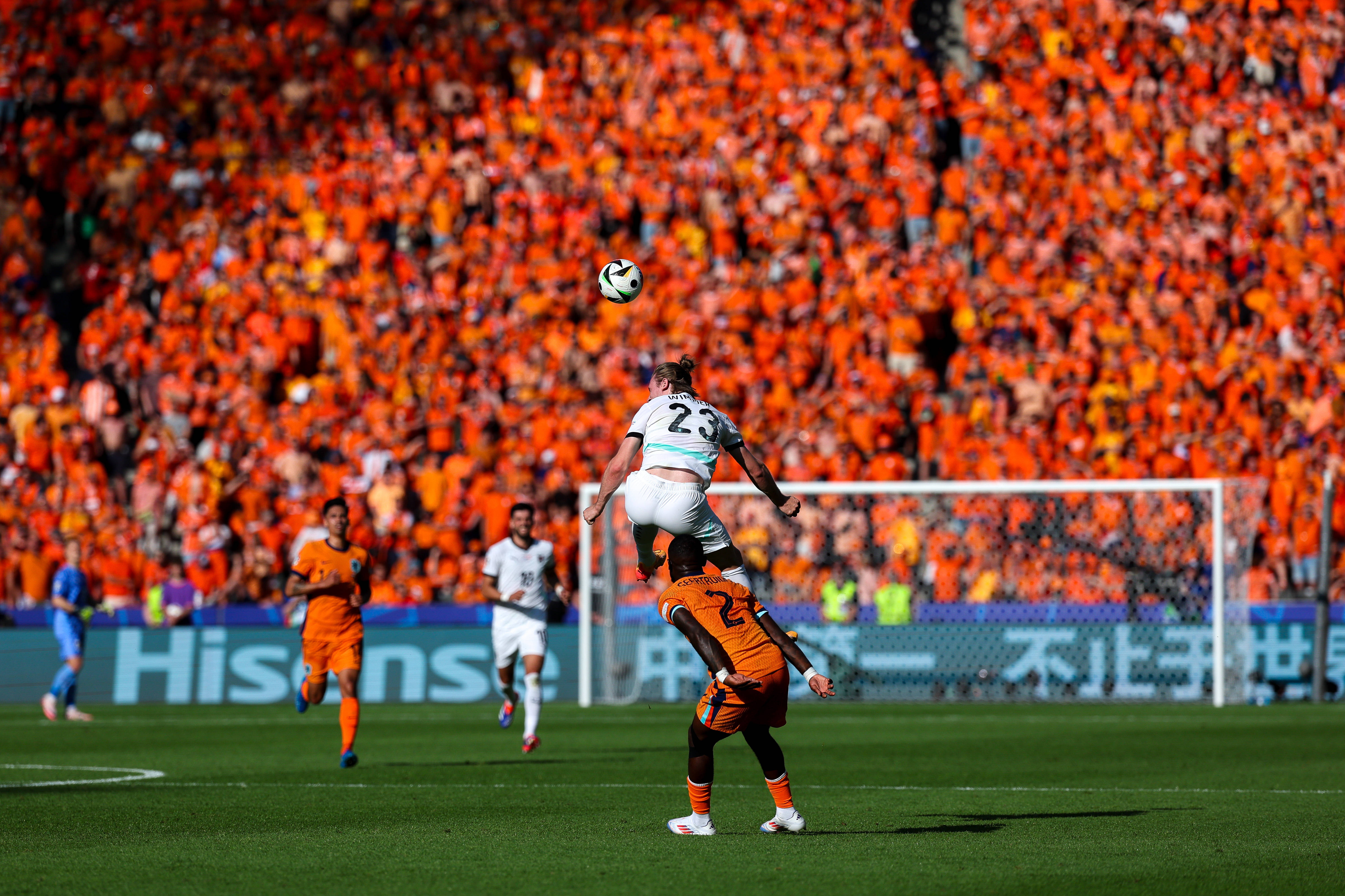 爱游戏官网网页版入口-欧洲杯预选赛疯狂冲击，赛场百态的简单介绍