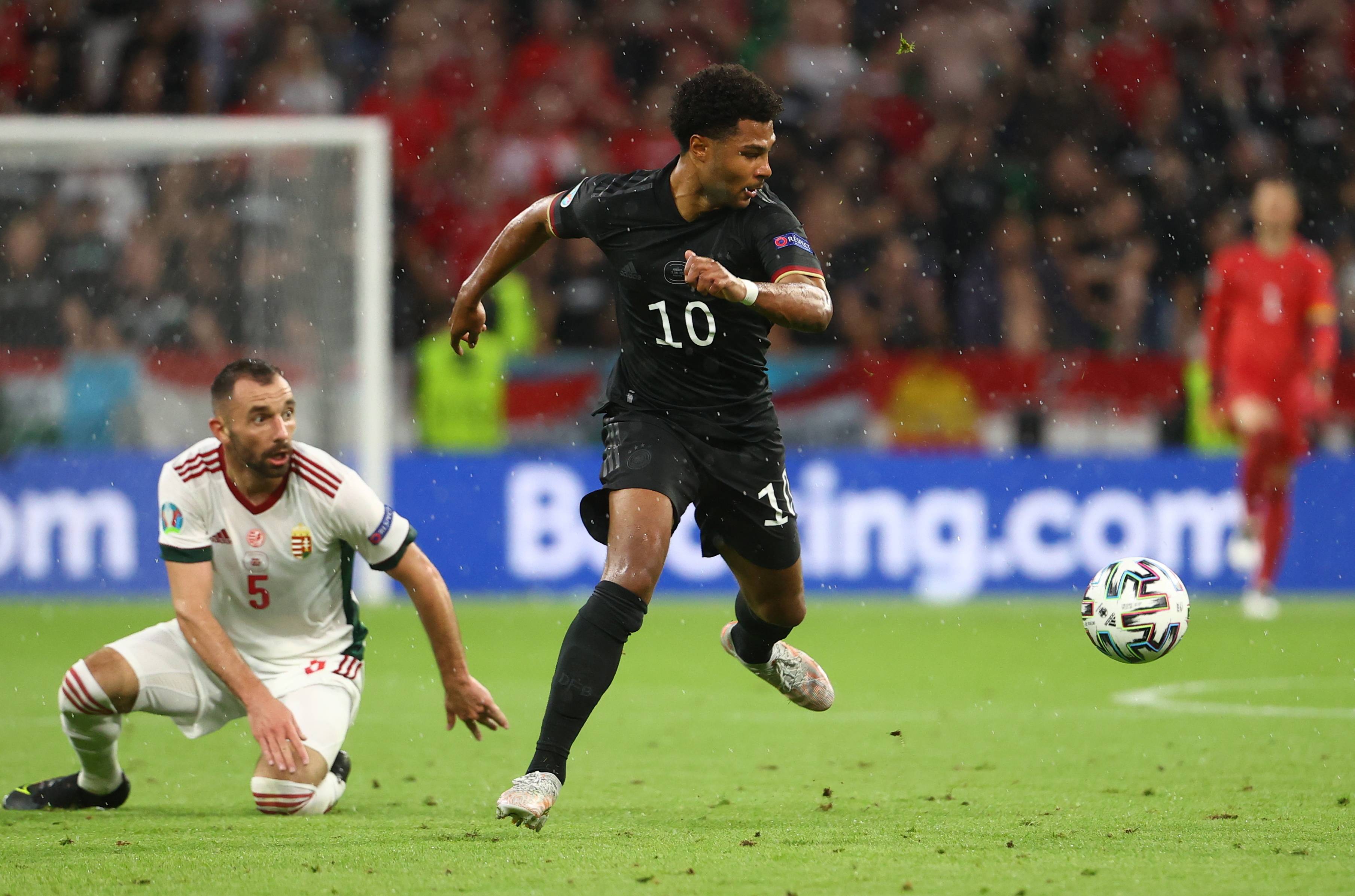 匈牙利队势如破竹,欧锦赛抢眼表现 匈牙利队势如破竹,欧锦赛抢眼表现